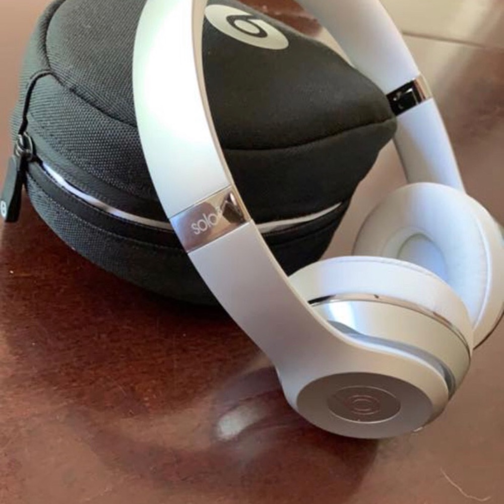 Beats solo 3 wireless on ear headphones
